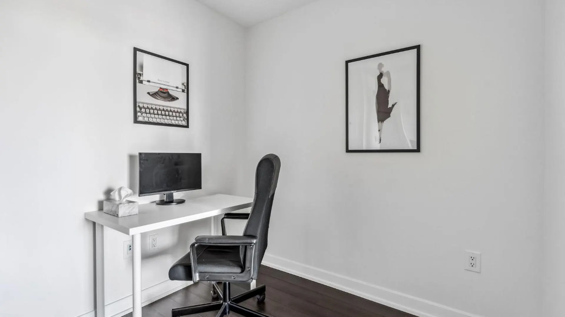 아파트 Elegant Condo, Toronto Views , Cityplace Downtown