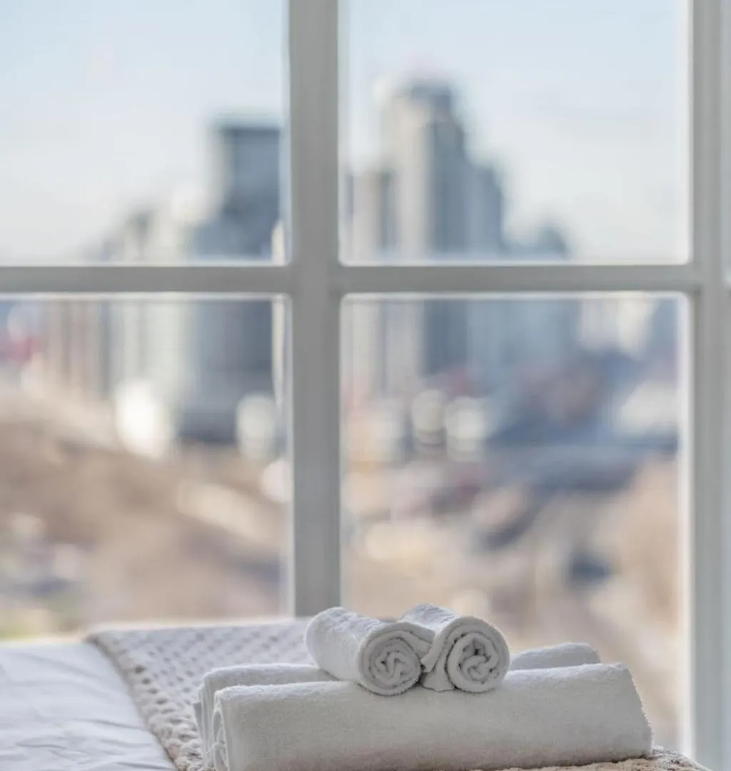 Elegant Condo, Toronto Views , Cityplace Downtown