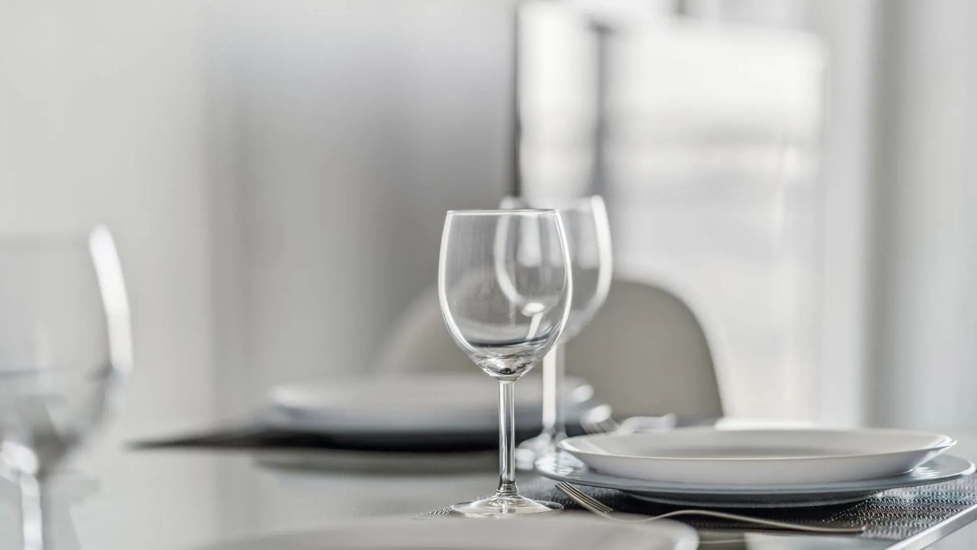 Elegant Condo, Toronto Views , Cityplace Downtown