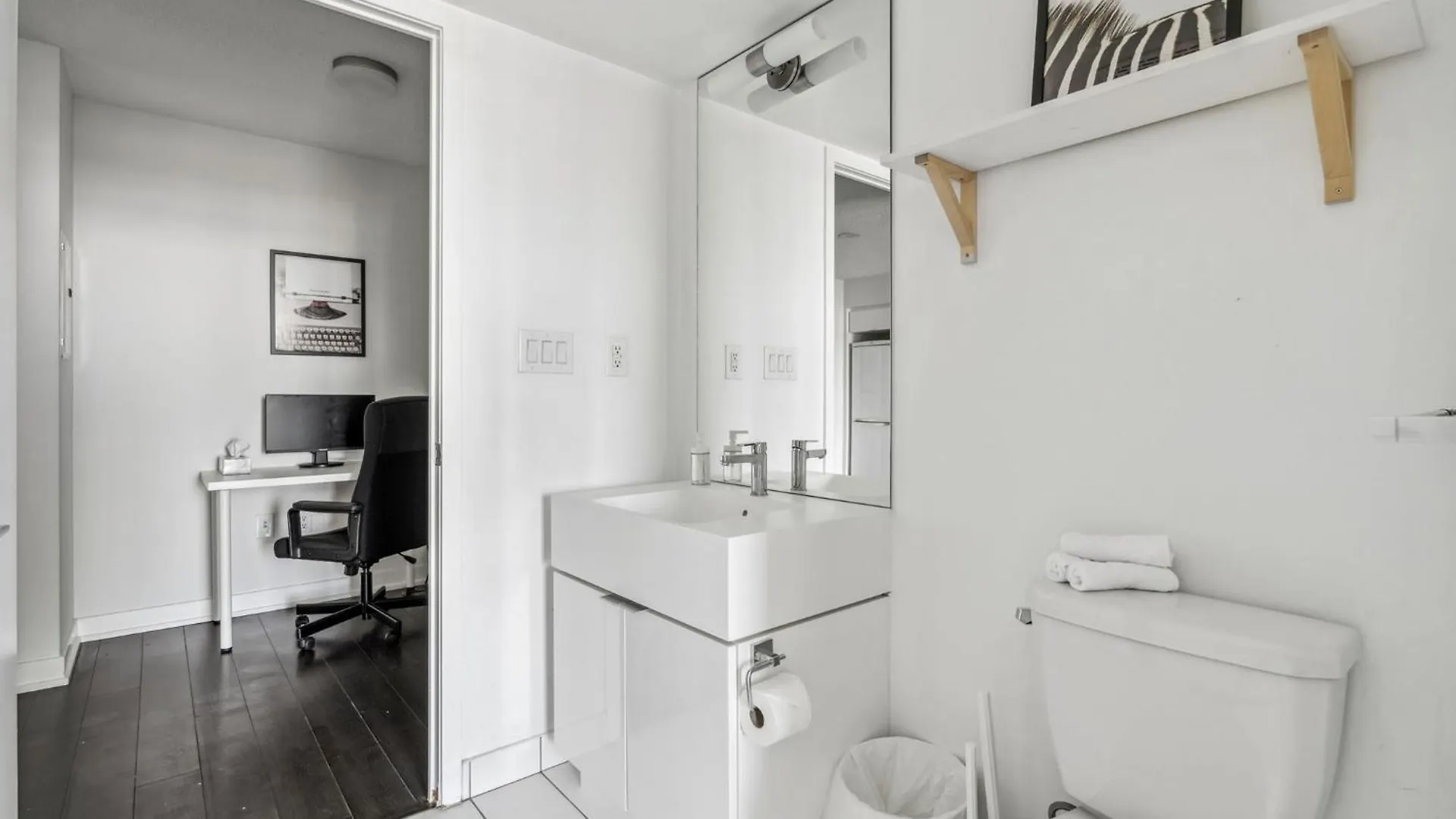 Elegant Condo, Toronto Views , Cityplace Downtown