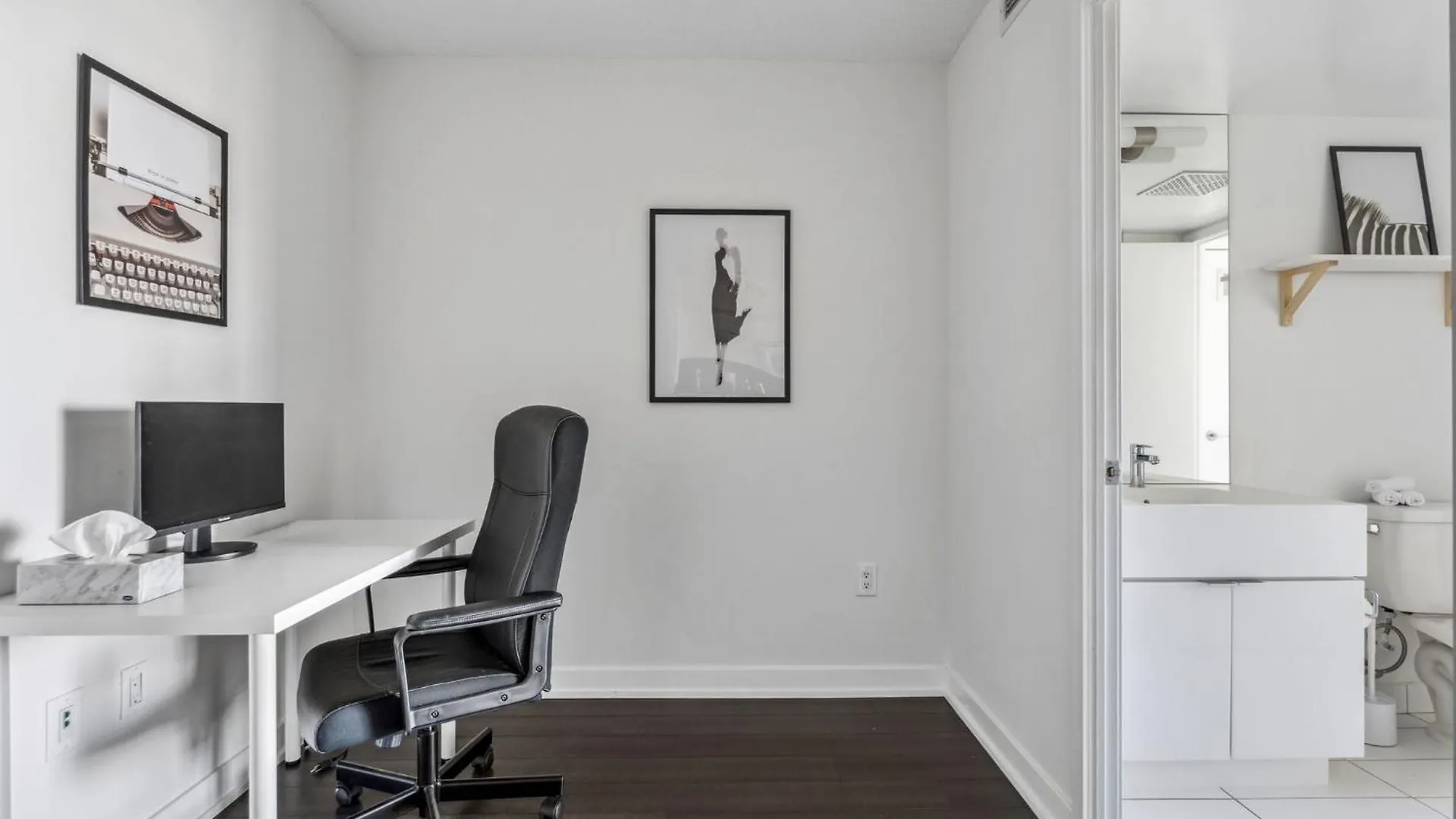 Apartment Elegant Condo, Toronto Views , Cityplace Downtown Canada