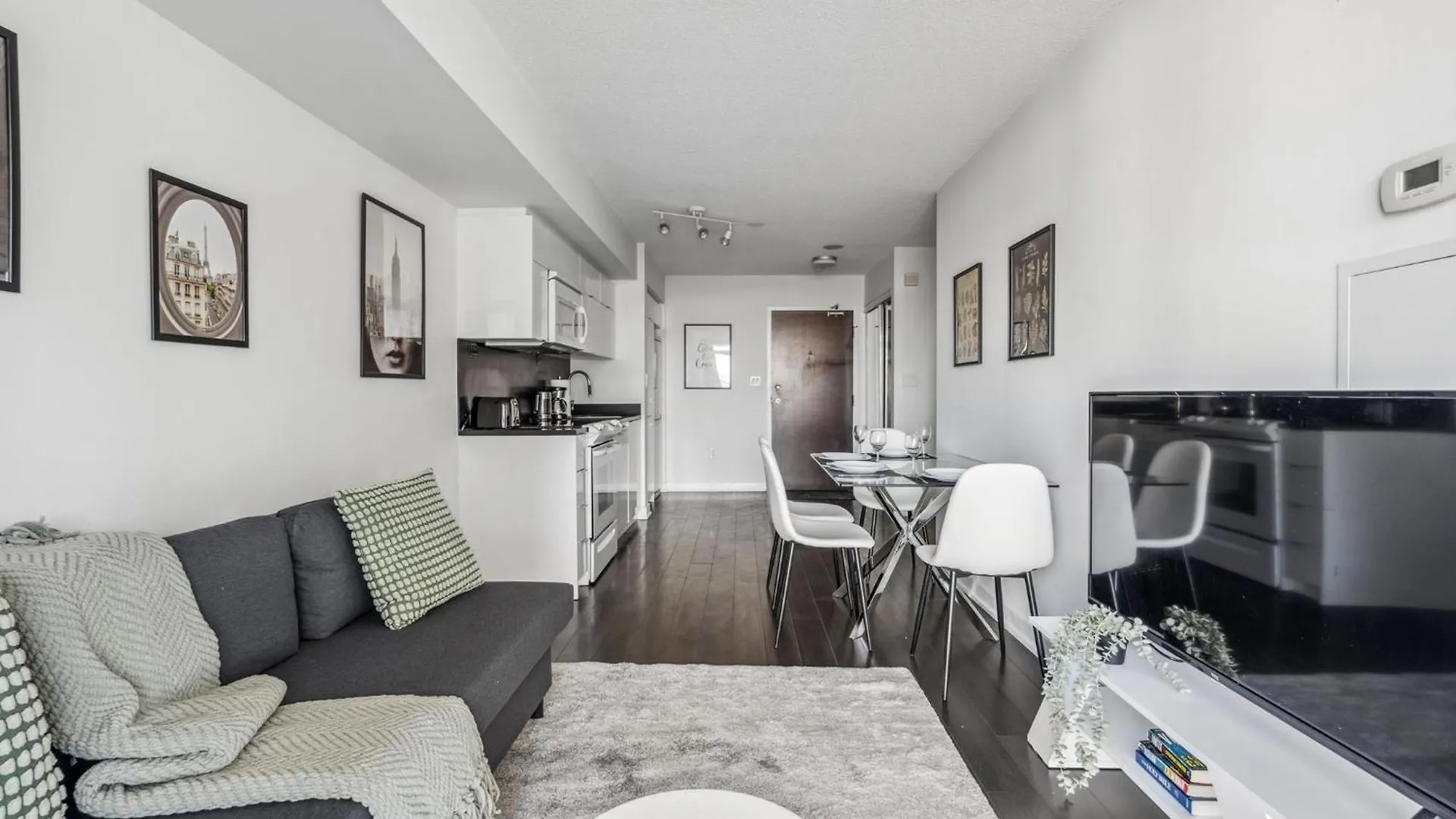Elegant Condo, Toronto Views , Cityplace Downtown 0*,
