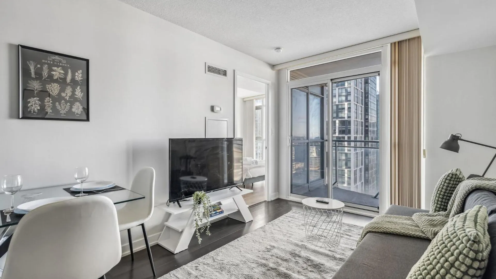 Elegant Condo, Toronto Views , Cityplace Downtown 0*,