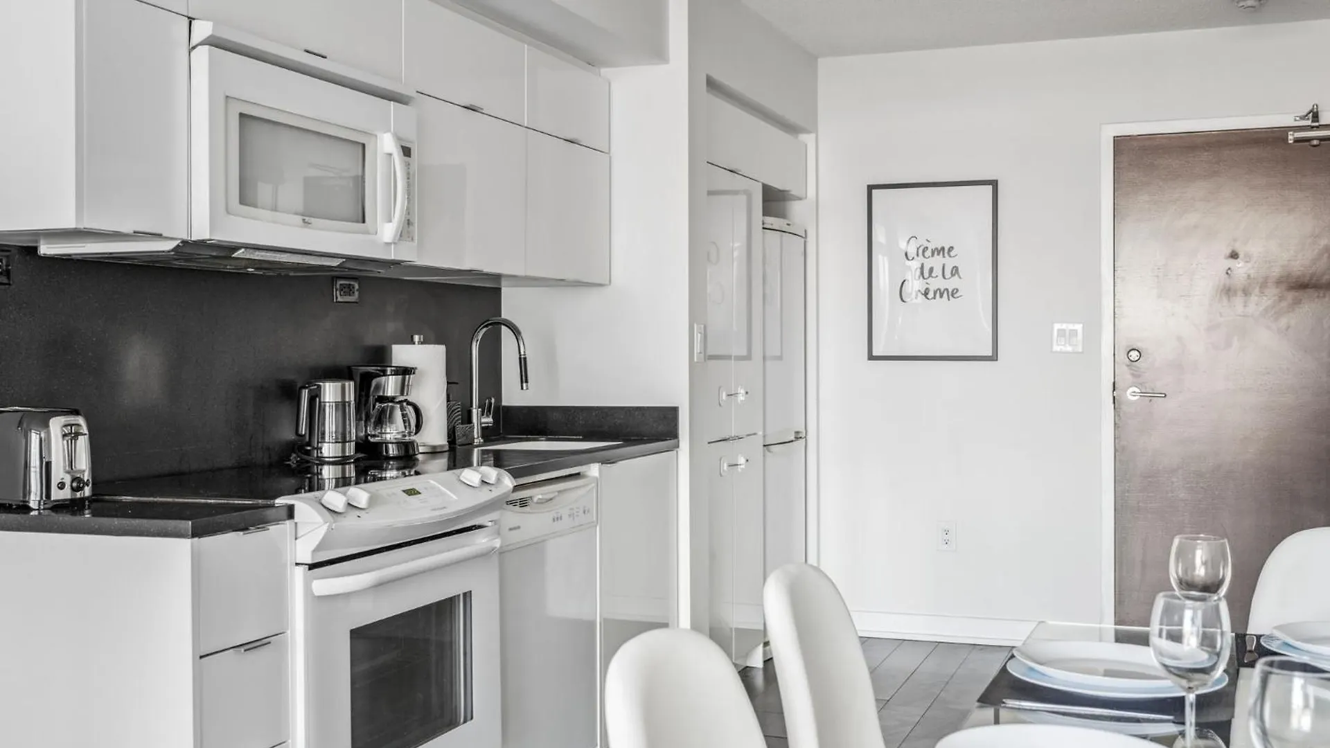 Elegant Condo, Toronto Views , Cityplace Downtown Canada