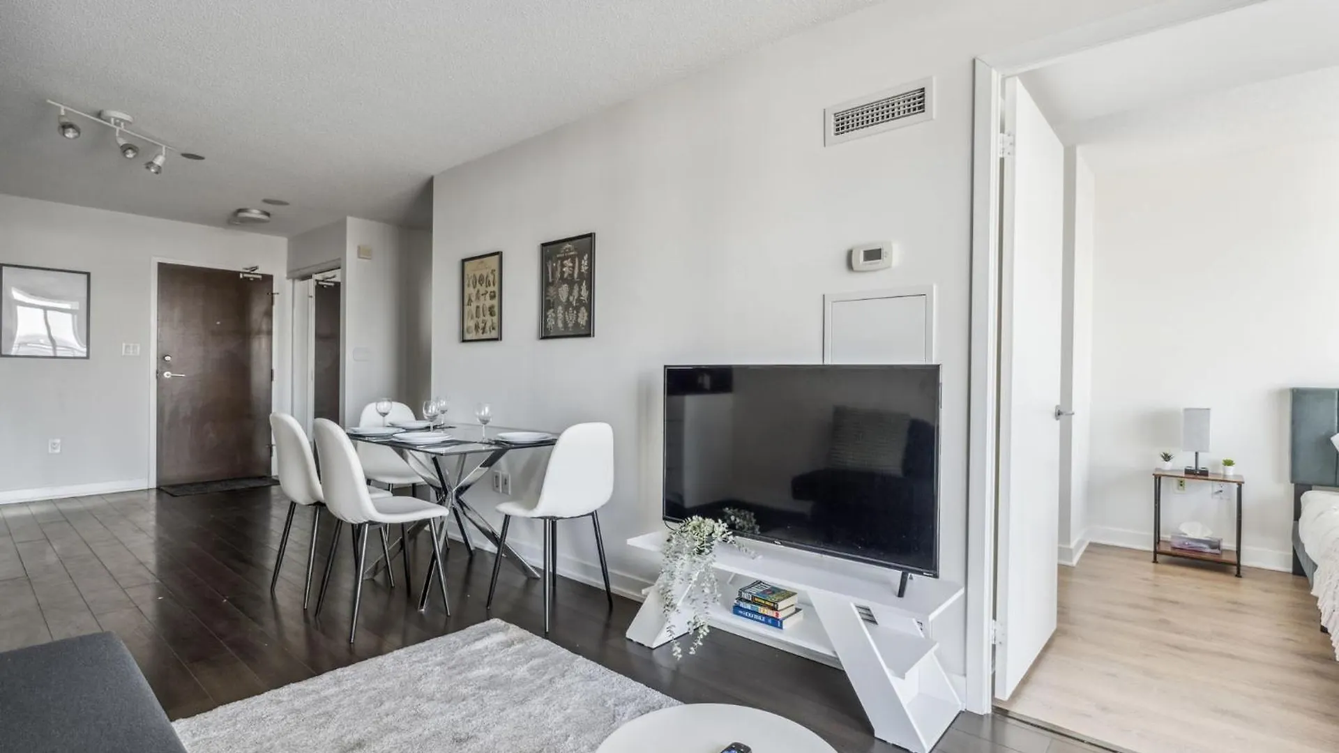 Elegant Condo, Toronto Views , Cityplace Downtown 0*,  Canada